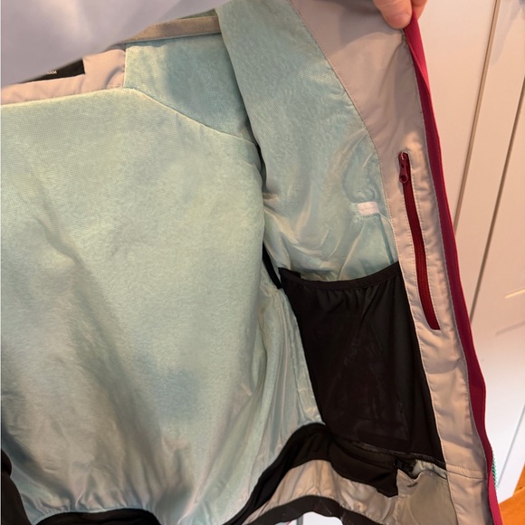 Women's cranberry/ pink Strafe ski jacket - Picture 5 of 5